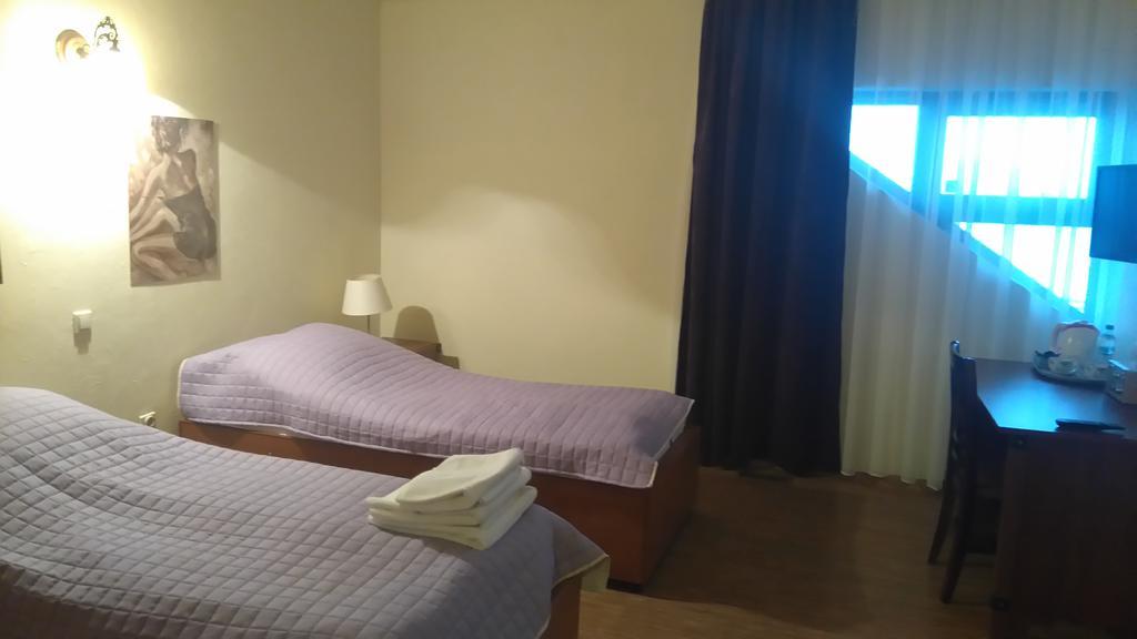 Bed and Breakfast Karczma Biesiadna Dalnia Экстерьер фото