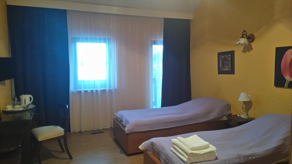 Bed and Breakfast Karczma Biesiadna Dalnia Экстерьер фото