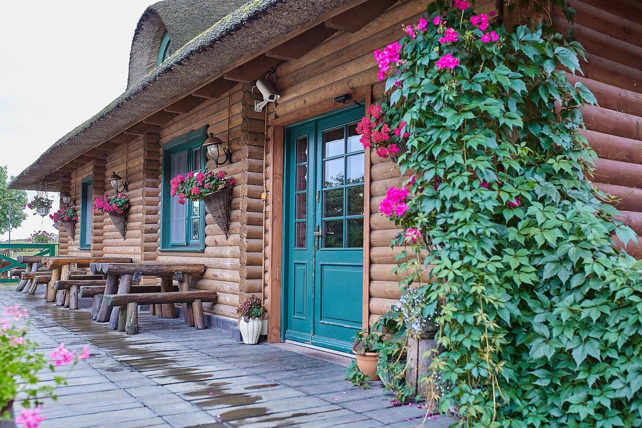 Bed and Breakfast Karczma Biesiadna Dalnia Экстерьер фото